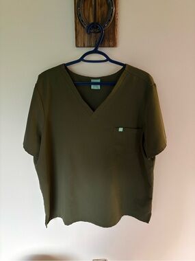 Garde Malade Gabrielle Scrub Top in Khaki